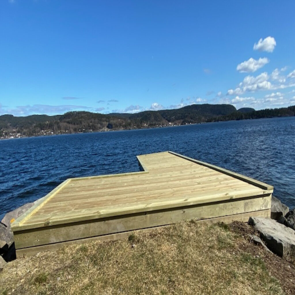Reparert privat brygge i Holmestrand