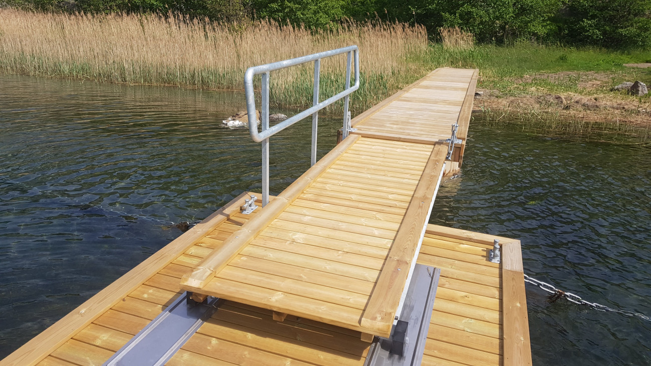 Landgang med stål og tredekke