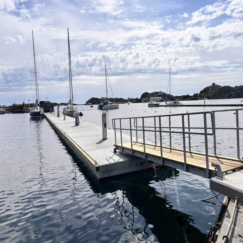 Ny bølgedemper på plass i Stavern!